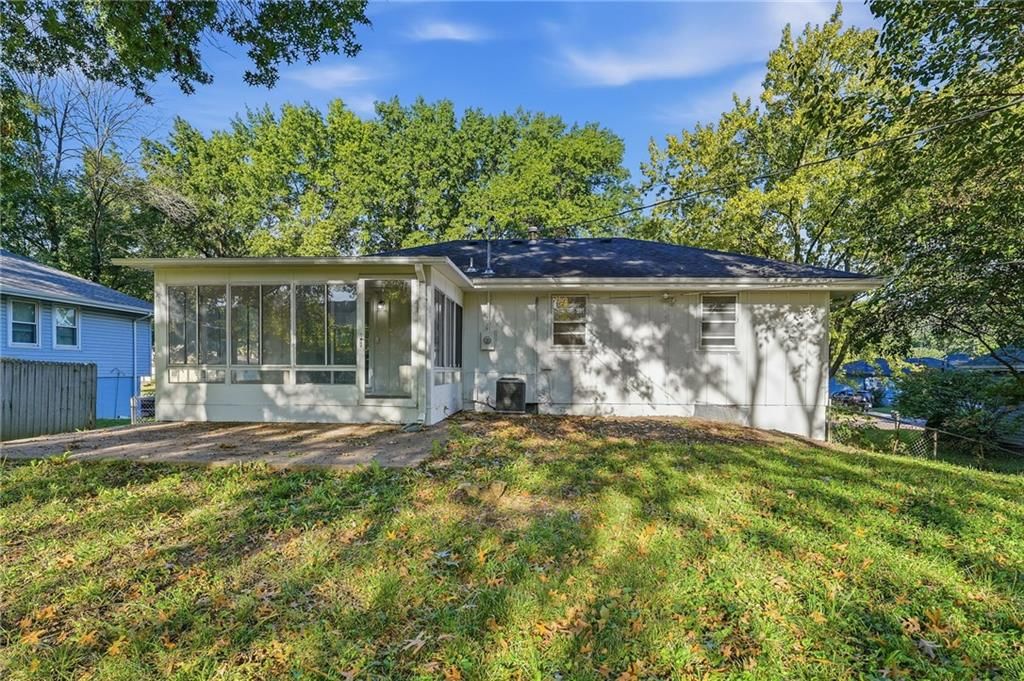 Photo 33 of 35 - 1913 N Plymouth Road, Independence, MO 64058