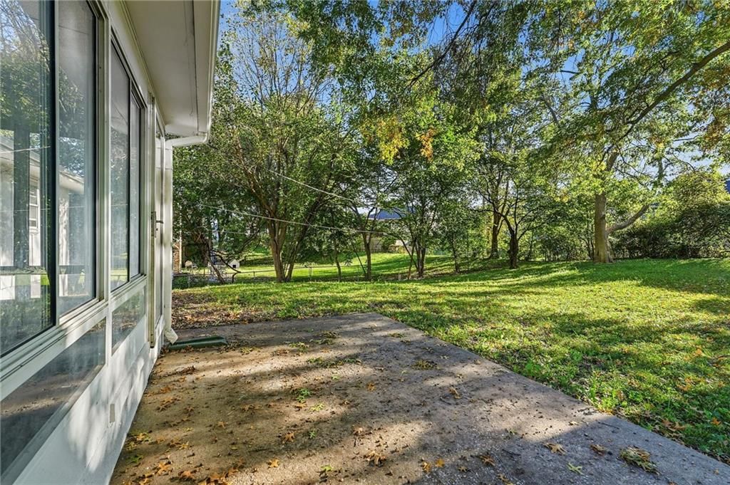 Photo 35 of 35 - 1913 N Plymouth Road, Independence, MO 64058