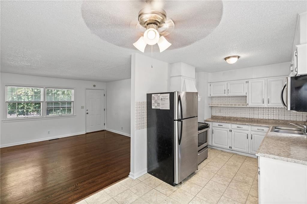 3916 S Spring Street — photo 10