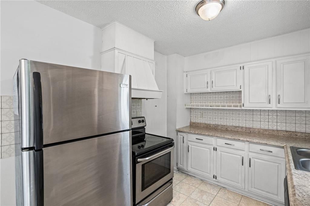3916 S Spring Street — photo 11