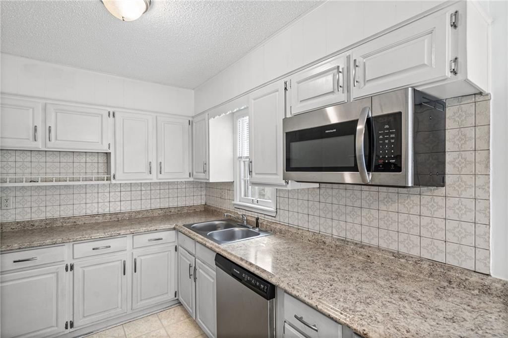 3916 S Spring Street — photo 12