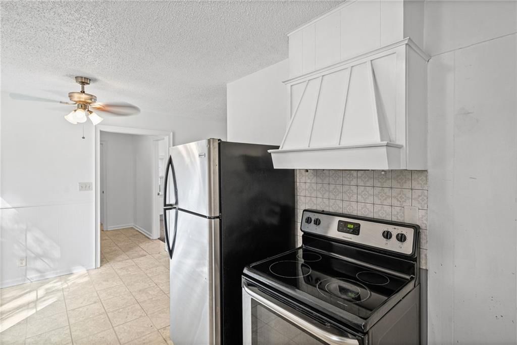 3916 S Spring Street — photo 13