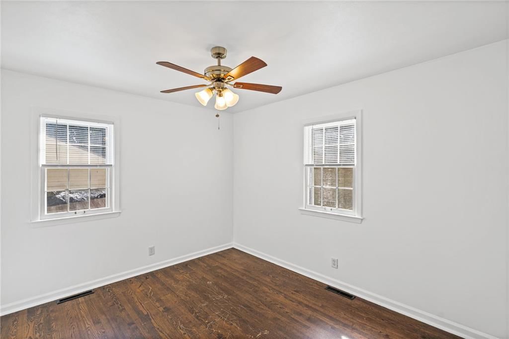 3916 S Spring Street — photo 15