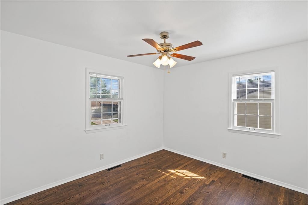3916 S Spring Street — photo 16