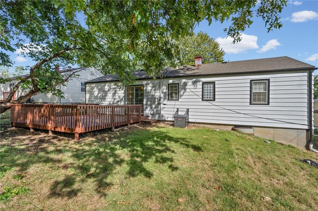 3916 S Spring Street — photo 31