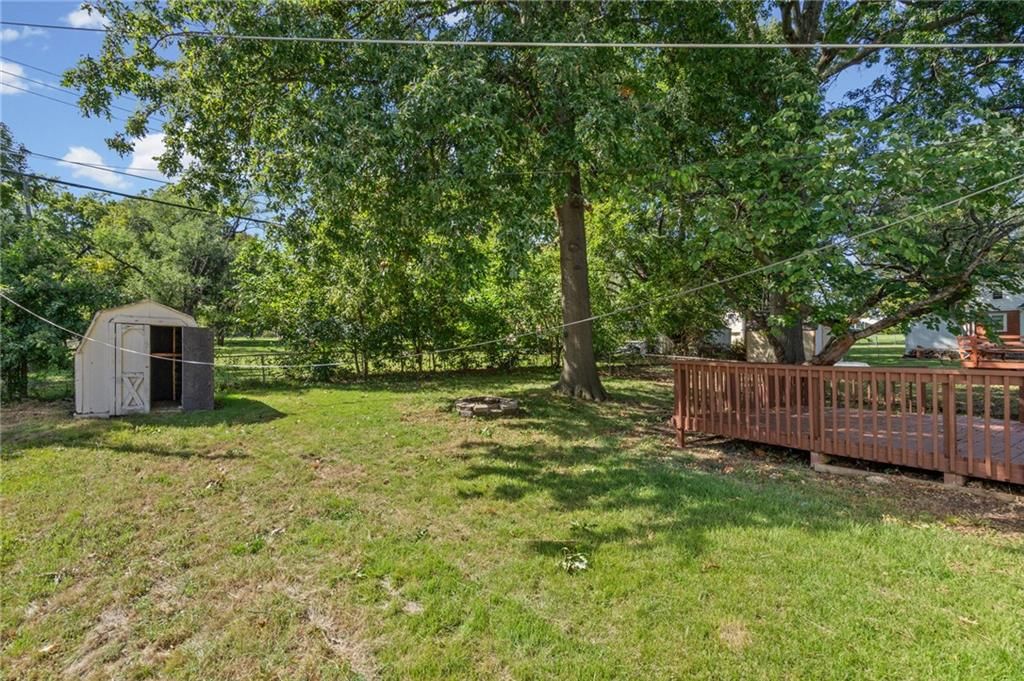 3916 S Spring Street — photo 32