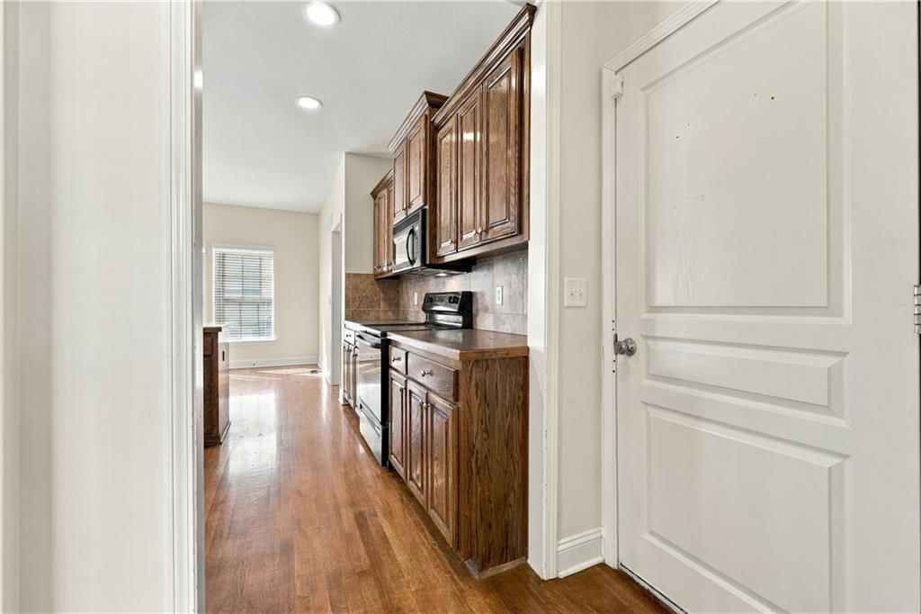 9644 N Adrian Avenue — photo 9