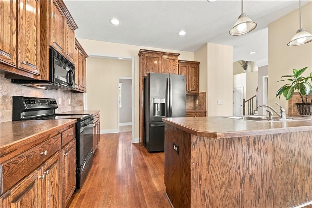 9644 N Adrian Avenue — photo 10