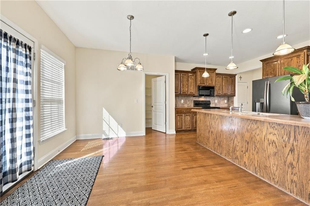 9644 N Adrian Avenue — photo 13