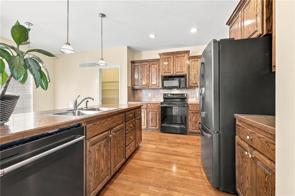 9644 N Adrian Avenue — photo 14