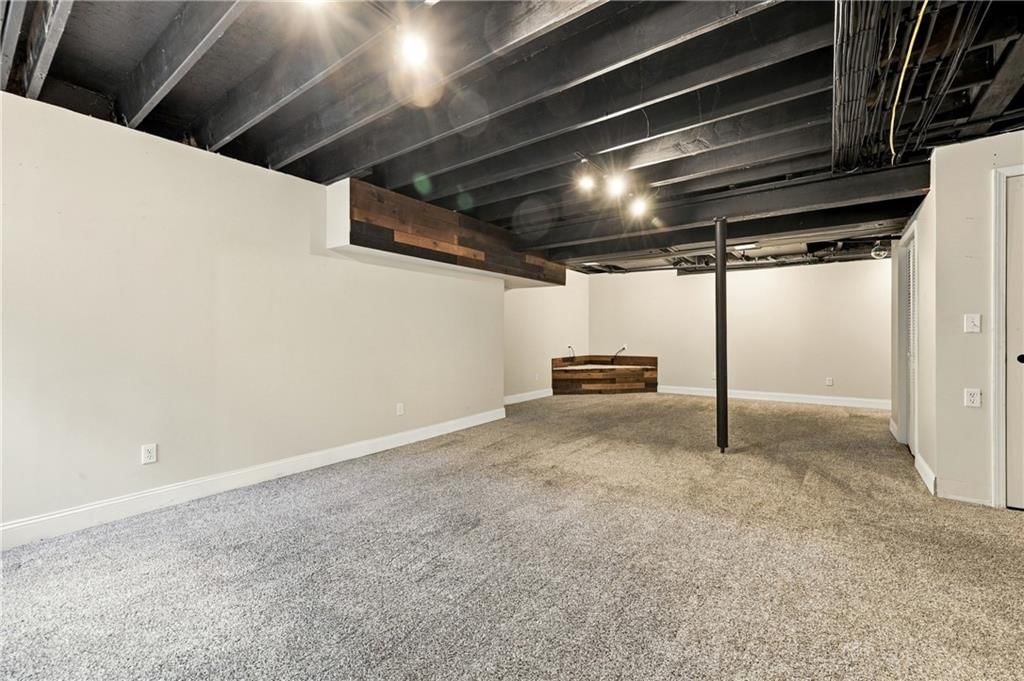 9644 N Adrian Avenue — photo 35