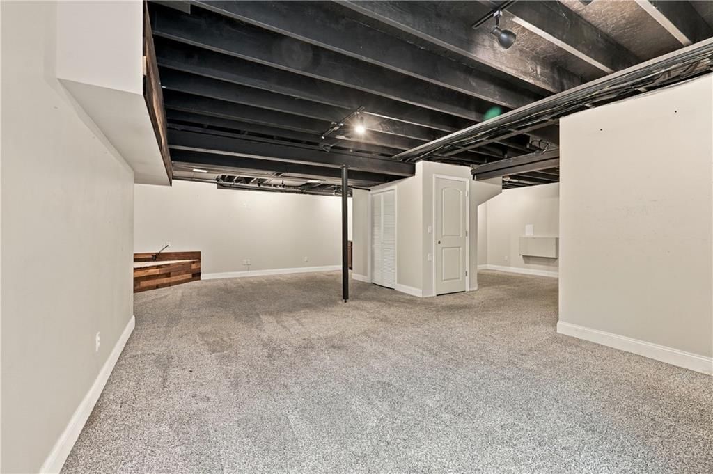 9644 N Adrian Avenue — photo 36