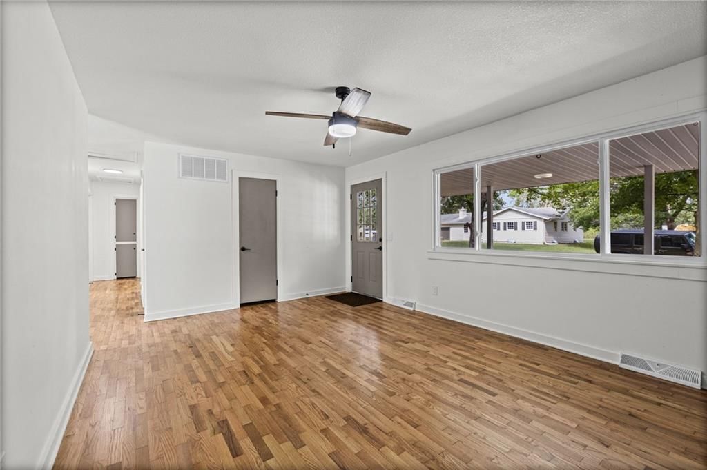 Photo 4 of 30, 410 E Elm Street, Drexel, MO 64742