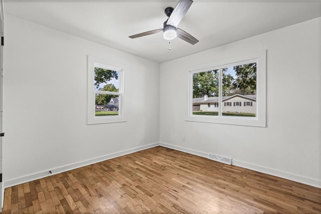 Photo 10 of 30 - 410 E Elm Street, Drexel, MO 64742