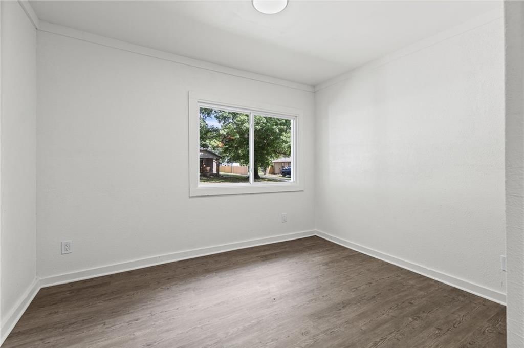 Photo 15 of 30 - 410 E Elm Street, Drexel, MO 64742