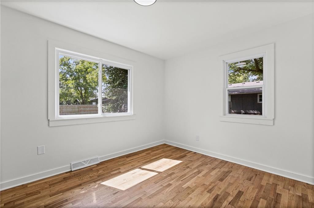 Photo 17 of 30 - 410 E Elm Street, Drexel, MO 64742