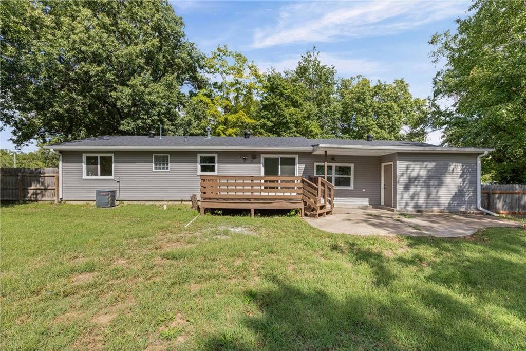 Fenced yard at 410 E Elm Street, Drexel, MO 64742