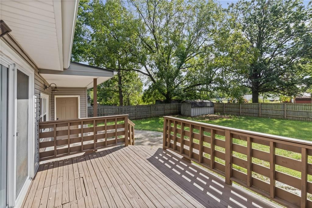 Photo 26 of 30 - 410 E Elm Street, Drexel, MO 64742