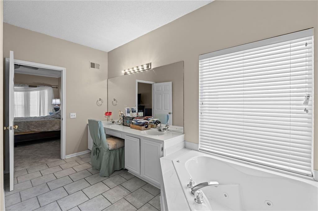 Photo 28 of 51 - 628 NE 93rd Street, Kansas City, MO 64155