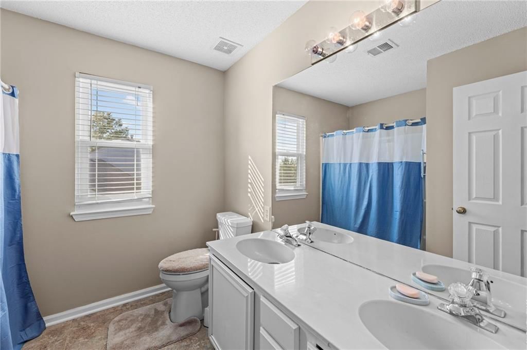 Photo 37 of 51 - 628 NE 93rd Street, Kansas City, MO 64155
