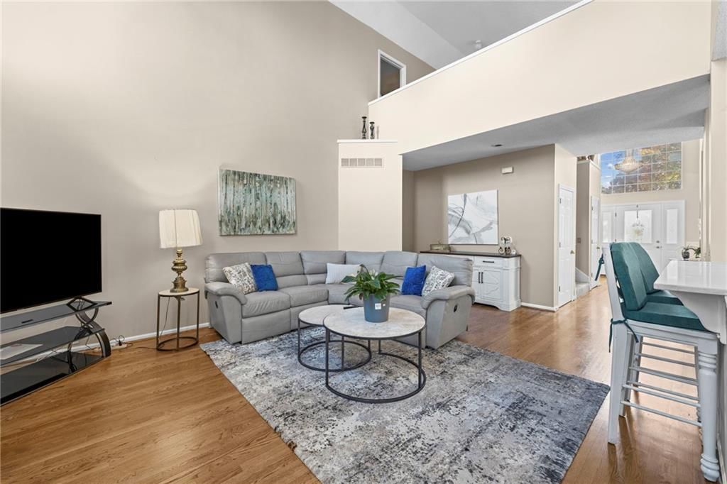 Photo 18 of 51 - 628 NE 93rd Street, Kansas City, MO 64155