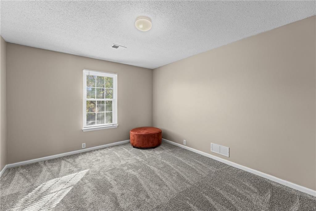 Photo 33 of 51 - 628 NE 93rd Street, Kansas City, MO 64155