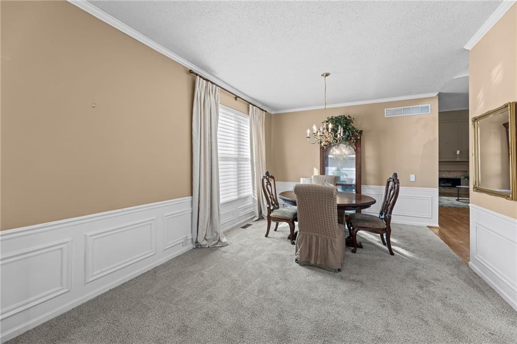 Photo 5 of 51 - 628 NE 93rd Street, Kansas City, MO 64155