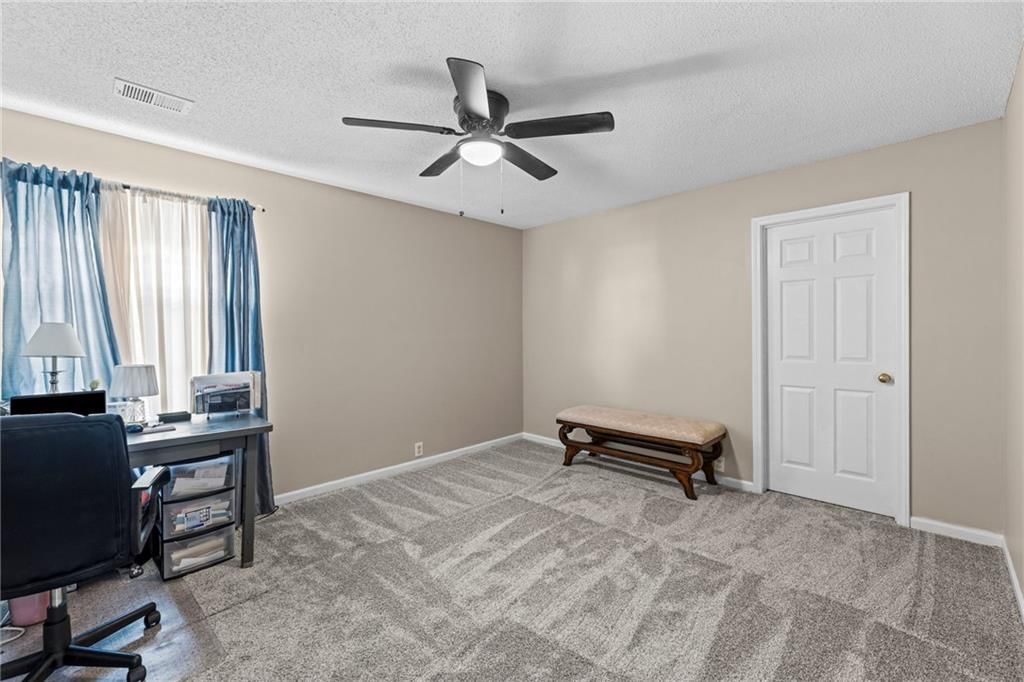 Home office at 628 NE 93rd Street, Kansas City, MO 64155