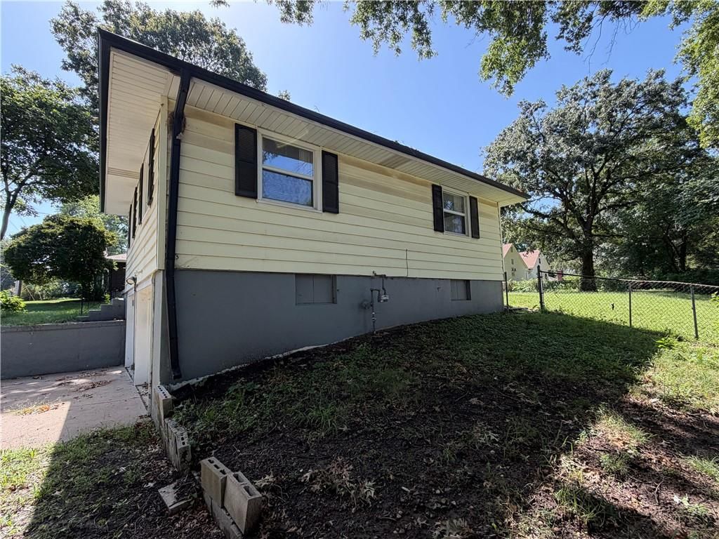 5220 Sterling Avenue, Raytown, MO: listing photo 2