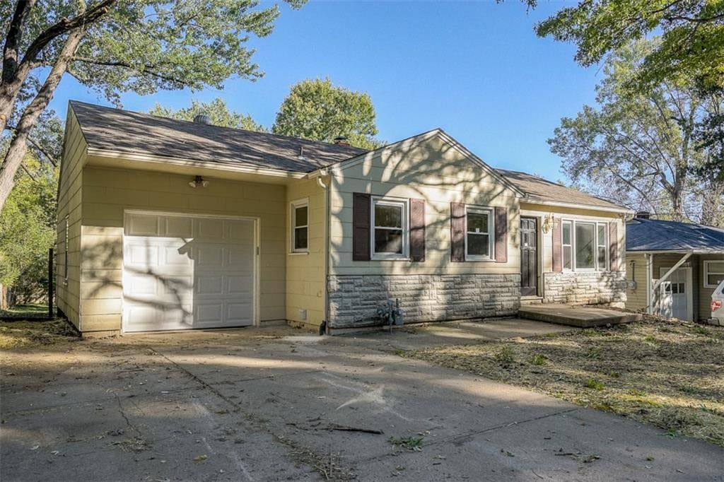 5405 Woodson Road — photo 1