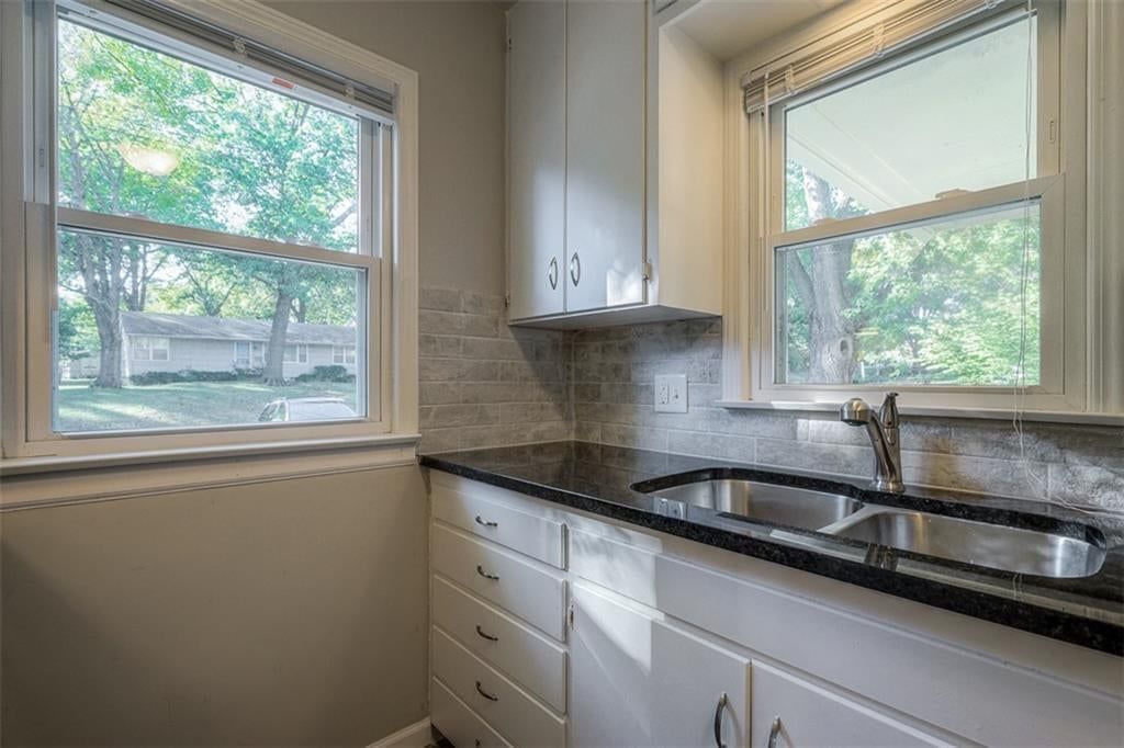 5405 Woodson Road — photo 9