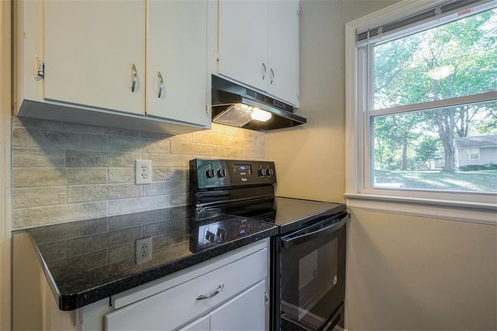 5405 Woodson Road — photo 10
