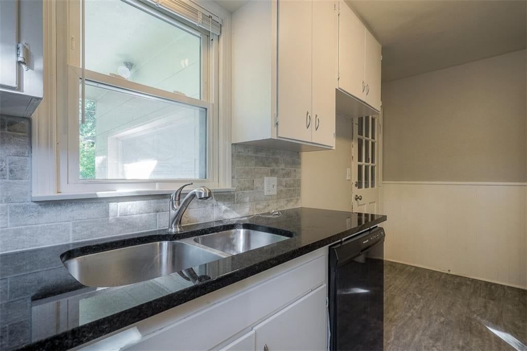 5405 Woodson Road — photo 11