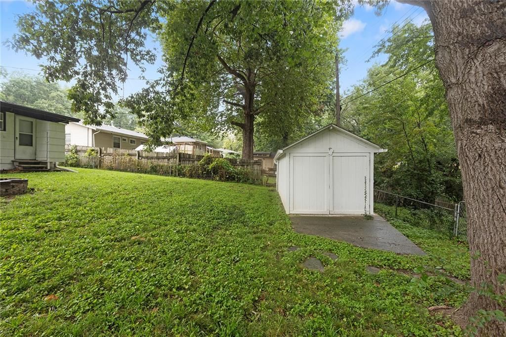 417 Melrose Street — photo 27