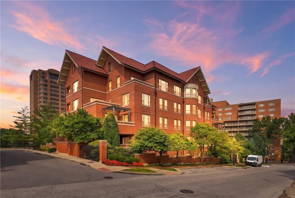 4900 Central Street, Kansas City, MO: listing photo 2