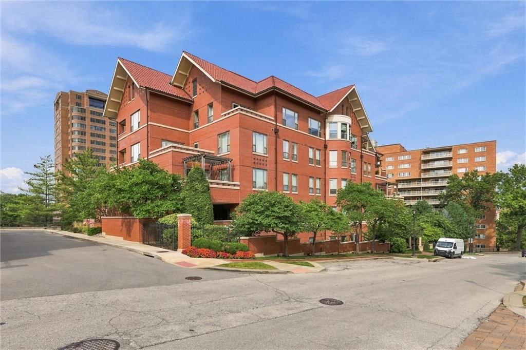 4900 Central Street, Kansas City, MO