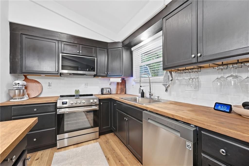 6870 N Montrose Avenue — photo 5