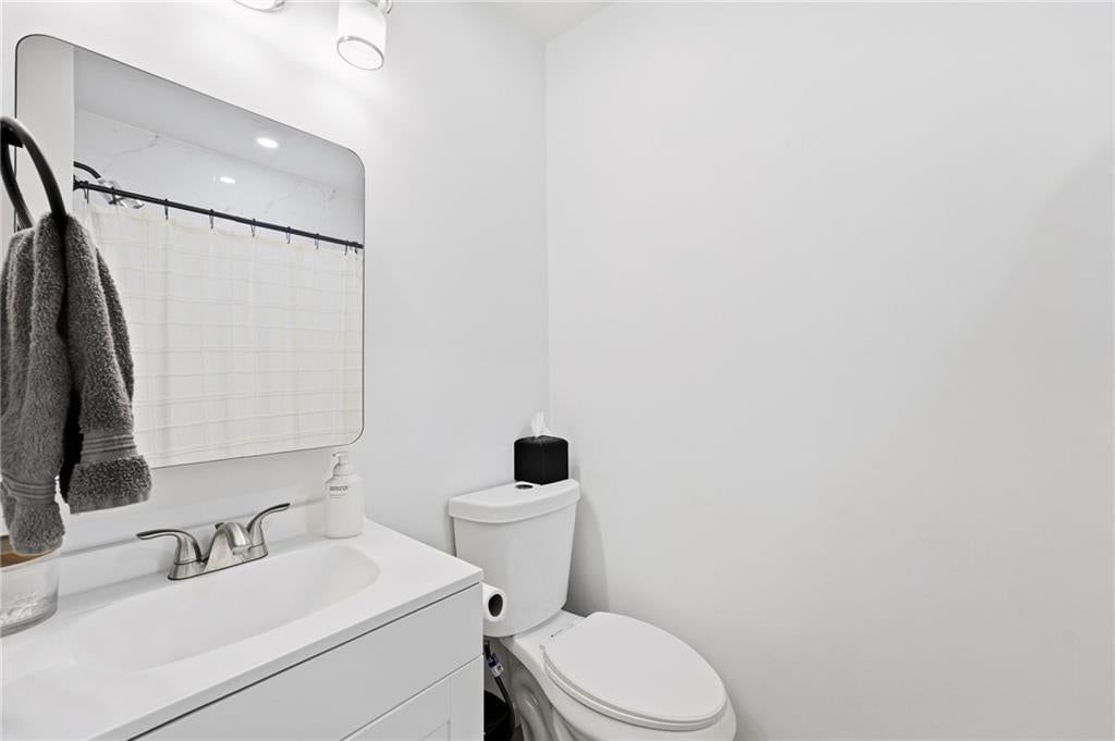 6870 N Montrose Avenue — photo 16
