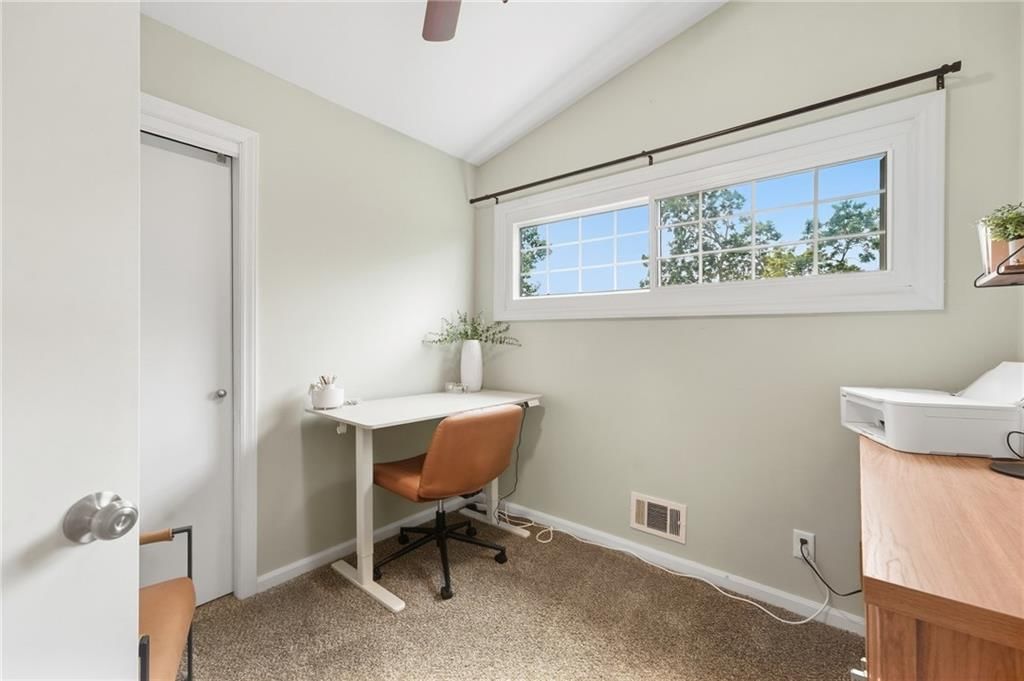 6870 N Montrose Avenue — photo 17