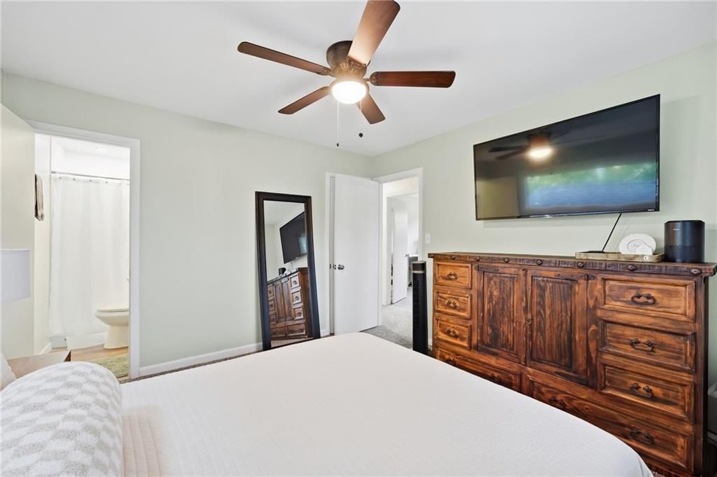6870 N Montrose Avenue — photo 18