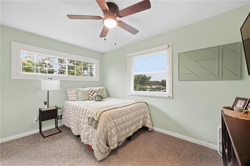 6870 N Montrose Avenue — photo 22