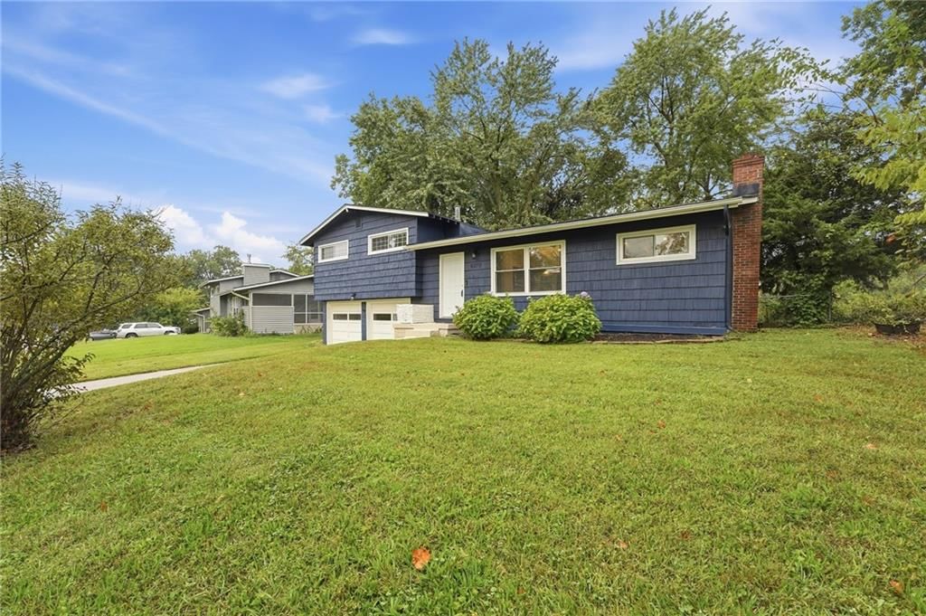 6870 N Montrose Avenue — photo 25