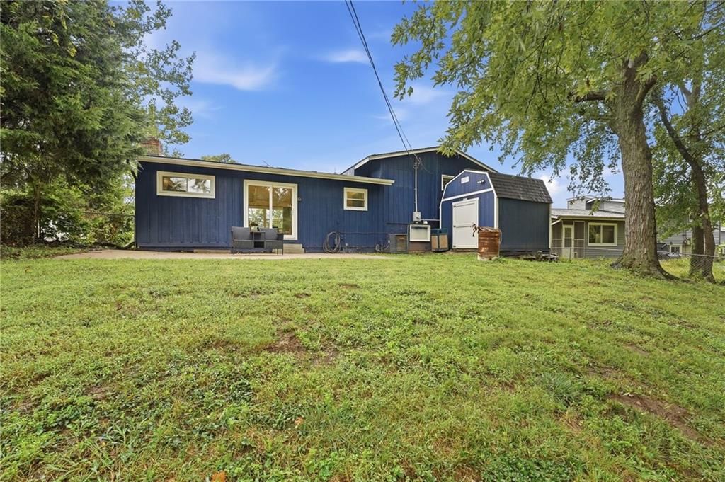 6870 N Montrose Avenue — photo 28