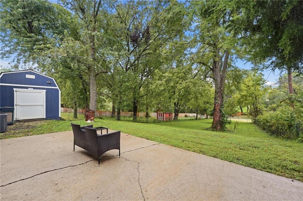 6870 N Montrose Avenue — photo 29
