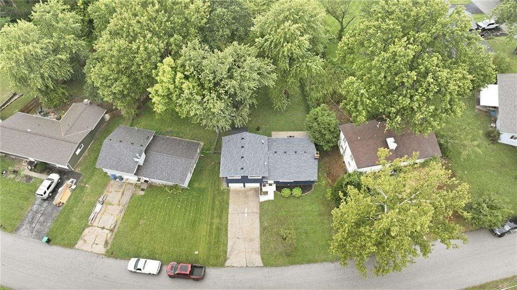 6870 N Montrose Avenue — photo 32