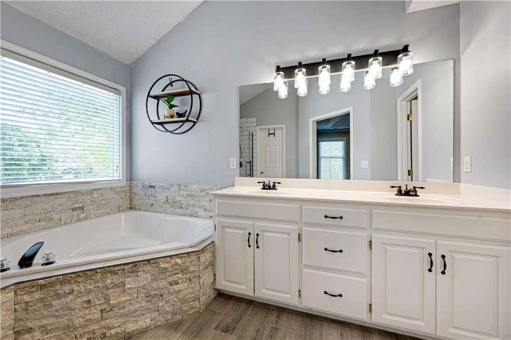 Photo 40: freestanding tub, 13736 W 157TH Terrace, Olathe, KS 66062