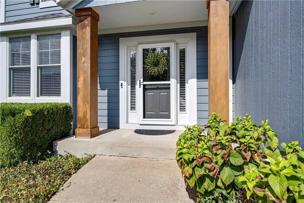 13736 W 157TH Terrace, Olathe, KS: listing photo 3