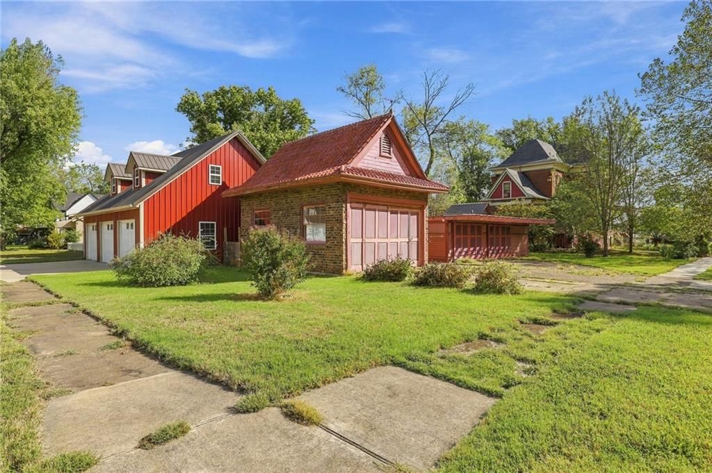 924 S National Avenue — photo 46