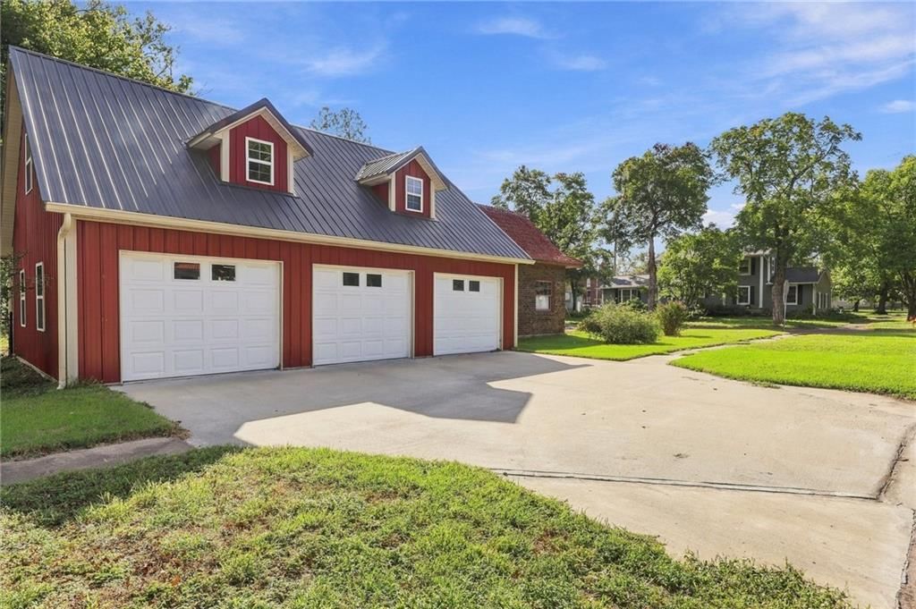 924 S National Avenue — photo 47