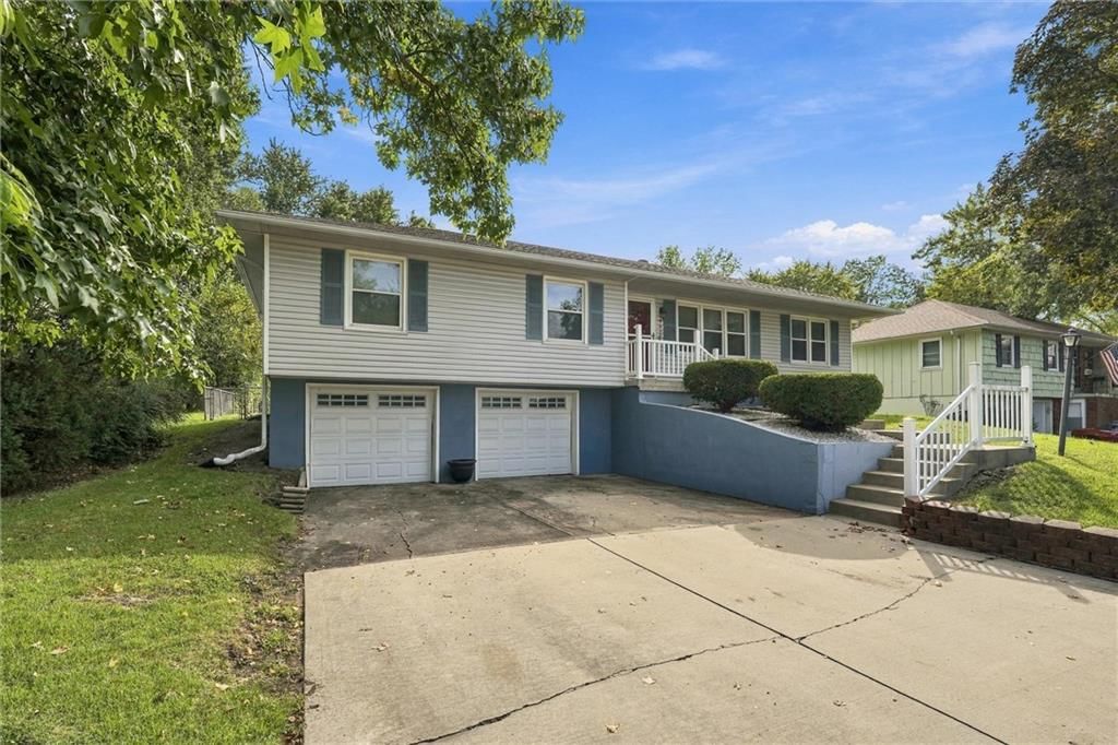 9053 E 83rd Street, Raytown, MO: listing photo 2